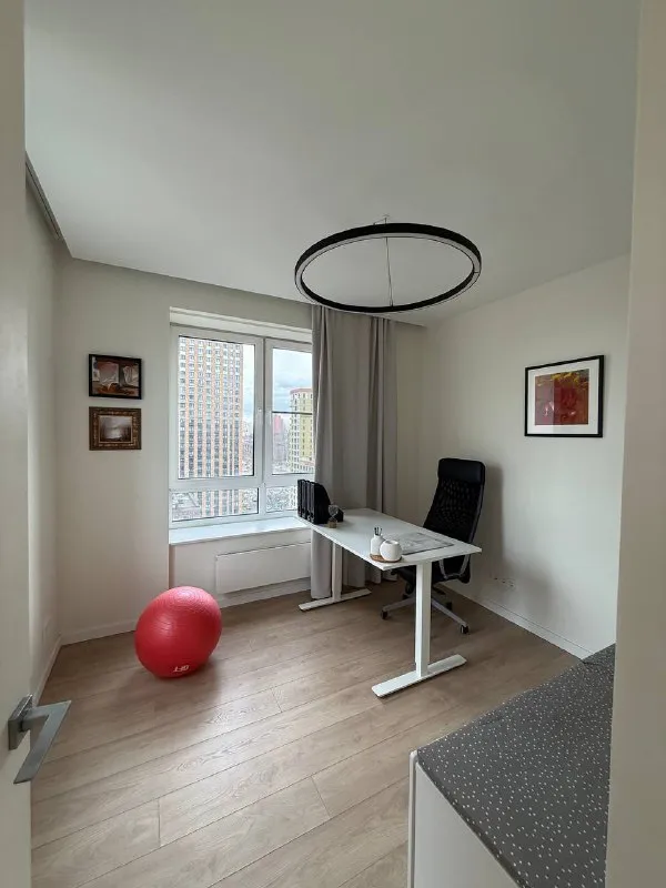 3-Комн квартира, 56.4 м²
М курьяново
• 5 Мин пешком
• 14 Этаж из 32
• Ул донецкая 30 к2, на карте
110 000 ₽/Мес, без комиссии
Большой гайд по аренде
Холодильник • стиральная машина • интернет • мебель • посудомойка • кондиционер • с животными • телевизор • лифт • с детьми • мусоропровод • консьерж
Район марьино
Чистота 3.85 транспорт 4.33
Парки и скверы 4.67
Собственник. Сдаётся стильная евро-трёшка 56 м² с дизайнерским ремонтом. Кухня-гостиная + 2 комнаты. Вся техника: холодильник, посудомойка, стиралка, духовой шкаф, кондиционер. Раздельный санузел, ванная с мрамором. Окна во двор, рядом парк с набережной, магазины у дома. Депозит 100%. Свет и вода отдельно. Клинер 1 раз в подарок. Заселение с 01.02.2026 © предоплату до просмотра просят только мошенники!
Architect m, написать
Уровень доверия низкий ⚠️
Выложить квартиру бесплатно - фотография - 9