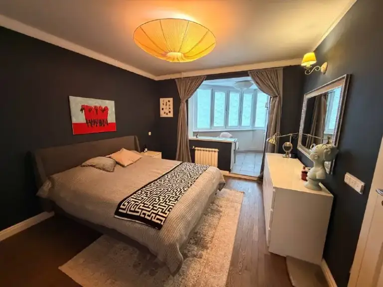 1-Комн квартира, 35 м²
М пятницкое шоссе

• 5 Мин пешком
• 8 Этаж из 16
• Ш пятницкое 36 к1, на карте

80 000 ₽/Мес, без комиссии
Большой гайд по аренде

Холодильник • стиральная машина • интернет • мебель • кондиционер • с животными • с детьми • мусоропровод • лифт • консьерж • посудомойка • телевизор

Район митино
Чистота 4.53 транспорт 4.25
Парки и скверы 5.00

Собственник. Окна выходят на лес. В минуте пешком вкусвилл, аптека, «буханка», продуктовые магазины, доставка лавки и самоката 10 минут. Можно курить на кухне, с собаками средних пород можно, рядом лесопарк и озеро. Просмотр после 3 января, залог 100%. © предоплату до просмотра просят только мошенники!

Tatyana, написать
Уровень доверия низкий ⚠️
Выложить квартиру бесплатно - фотография - 2