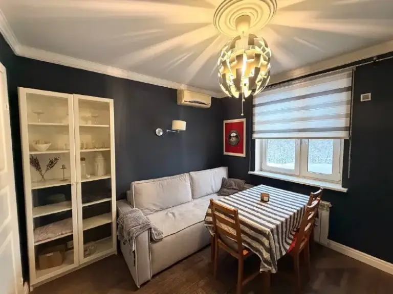 1-Комн квартира, 35 м²
М пятницкое шоссе

• 5 Мин пешком
• 8 Этаж из 16
• Ш пятницкое 36 к1, на карте

80 000 ₽/Мес, без комиссии
Большой гайд по аренде

Холодильник • стиральная машина • интернет • мебель • кондиционер • с животными • с детьми • мусоропровод • лифт • консьерж • посудомойка • телевизор

Район митино
Чистота 4.53 транспорт 4.25
Парки и скверы 5.00

Собственник. Окна выходят на лес. В минуте пешком вкусвилл, аптека, «буханка», продуктовые магазины, доставка лавки и самоката 10 минут. Можно курить на кухне, с собаками средних пород можно, рядом лесопарк и озеро. Просмотр после 3 января, залог 100%. © предоплату до просмотра просят только мошенники!

Tatyana, написать
Уровень доверия низкий ⚠️
Выложить квартиру бесплатно - фотография - 4