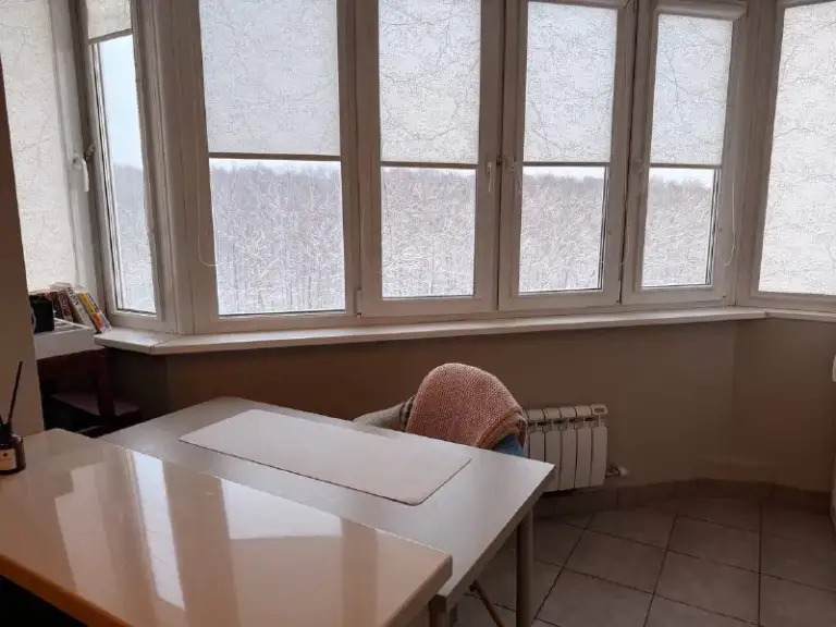 1-Комн квартира, 35 м²
М пятницкое шоссе

• 5 Мин пешком
• 8 Этаж из 16
• Ш пятницкое 36 к1, на карте

80 000 ₽/Мес, без комиссии
Большой гайд по аренде

Холодильник • стиральная машина • интернет • мебель • кондиционер • с животными • с детьми • мусоропровод • лифт • консьерж • посудомойка • телевизор

Район митино
Чистота 4.53 транспорт 4.25
Парки и скверы 5.00

Собственник. Окна выходят на лес. В минуте пешком вкусвилл, аптека, «буханка», продуктовые магазины, доставка лавки и самоката 10 минут. Можно курить на кухне, с собаками средних пород можно, рядом лесопарк и озеро. Просмотр после 3 января, залог 100%. © предоплату до просмотра просят только мошенники!

Tatyana, написать
Уровень доверия низкий ⚠️
Выложить квартиру бесплатно - фотография - 9