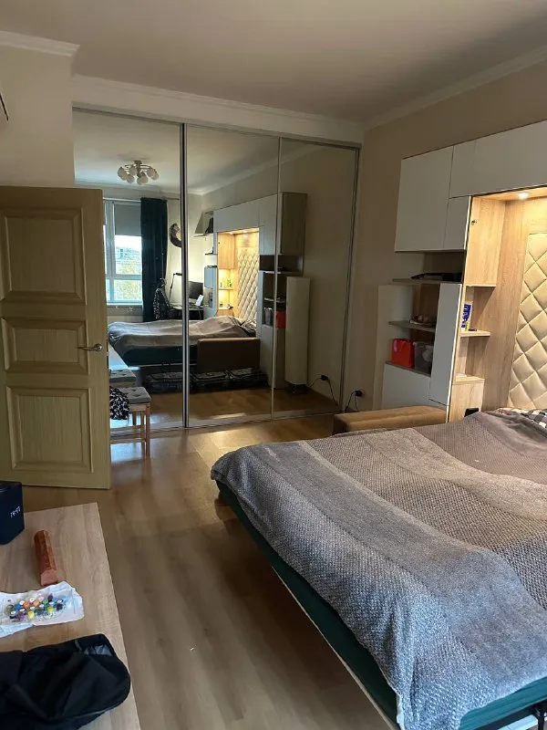 1-Комн квартира, 40.5 м²
М ботанический сад

• 2 Мин пешком
• 3 Этаж из 18
• Проезд лазоревый 5 к3, на карте

89 000 ₽/Мес, без комиссии
Большой гайд по аренде

Стиральная машина • интернет • мебель • холодильник • посудомойка • кондиционер • телевизор • лифт • с животными • с детьми • мусоропровод • консьерж

Район свиблово
Чистота 4.63 транспорт 4.26
Парки и скверы 4.84

Субаренда. Пересдаю на среднесрок 7.0115.03, заезд от 1 мес (лучше весь срок). Балкон с креслом, вид на двор жк и павильоны вднх. 1 мин: ozon/wb, перекрёсток, вкусвилл. Техника: tv 55 smart, алиса, доп. Монитор, сушка одежды, гриль, комбайн, отпариватель. Толстые стены соседей не слышно. Охрана+камеры, безопасно оставлять вещи. Ку 5000 фикс, залог 60000. © предоплату до просмотра просят только мошенники!

Владислав, написать
Уровень доверия низкий ⚠️
Выложить квартиру бесплатно - фотография - 1