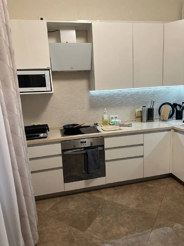 1-Комн квартира, 40.5 м²
М ботанический сад

• 2 Мин пешком
• 3 Этаж из 18
• Проезд лазоревый 5 к3, на карте

89 000 ₽/Мес, без комиссии
Большой гайд по аренде

Стиральная машина • интернет • мебель • холодильник • посудомойка • кондиционер • телевизор • лифт • с животными • с детьми • мусоропровод • консьерж

Район свиблово
Чистота 4.63 транспорт 4.26
Парки и скверы 4.84

Субаренда. Пересдаю на среднесрок 7.0115.03, заезд от 1 мес (лучше весь срок). Балкон с креслом, вид на двор жк и павильоны вднх. 1 мин: ozon/wb, перекрёсток, вкусвилл. Техника: tv 55 smart, алиса, доп. Монитор, сушка одежды, гриль, комбайн, отпариватель. Толстые стены соседей не слышно. Охрана+камеры, безопасно оставлять вещи. Ку 5000 фикс, залог 60000. © предоплату до просмотра просят только мошенники!

Владислав, написать
Уровень доверия низкий ⚠️
Выложить квартиру бесплатно - фотография - 3