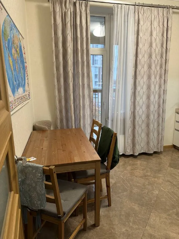 1-Комн квартира, 40.5 м²
М ботанический сад

• 2 Мин пешком
• 3 Этаж из 18
• Проезд лазоревый 5 к3, на карте

89 000 ₽/Мес, без комиссии
Большой гайд по аренде

Стиральная машина • интернет • мебель • холодильник • посудомойка • кондиционер • телевизор • лифт • с животными • с детьми • мусоропровод • консьерж

Район свиблово
Чистота 4.63 транспорт 4.26
Парки и скверы 4.84

Субаренда. Пересдаю на среднесрок 7.0115.03, заезд от 1 мес (лучше весь срок). Балкон с креслом, вид на двор жк и павильоны вднх. 1 мин: ozon/wb, перекрёсток, вкусвилл. Техника: tv 55 smart, алиса, доп. Монитор, сушка одежды, гриль, комбайн, отпариватель. Толстые стены соседей не слышно. Охрана+камеры, безопасно оставлять вещи. Ку 5000 фикс, залог 60000. © предоплату до просмотра просят только мошенники!

Владислав, написать
Уровень доверия низкий ⚠️
Выложить квартиру бесплатно - фотография - 4