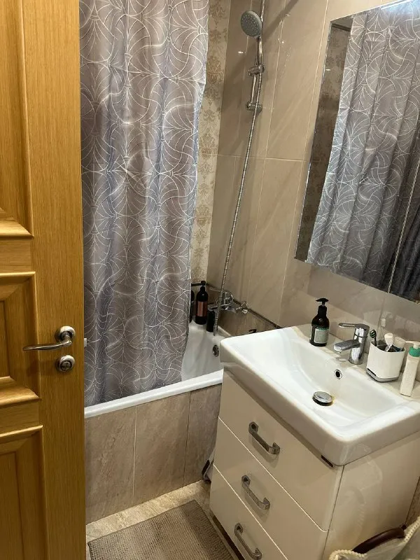 1-Комн квартира, 40.5 м²
М ботанический сад

• 2 Мин пешком
• 3 Этаж из 18
• Проезд лазоревый 5 к3, на карте

89 000 ₽/Мес, без комиссии
Большой гайд по аренде

Стиральная машина • интернет • мебель • холодильник • посудомойка • кондиционер • телевизор • лифт • с животными • с детьми • мусоропровод • консьерж

Район свиблово
Чистота 4.63 транспорт 4.26
Парки и скверы 4.84

Субаренда. Пересдаю на среднесрок 7.0115.03, заезд от 1 мес (лучше весь срок). Балкон с креслом, вид на двор жк и павильоны вднх. 1 мин: ozon/wb, перекрёсток, вкусвилл. Техника: tv 55 smart, алиса, доп. Монитор, сушка одежды, гриль, комбайн, отпариватель. Толстые стены соседей не слышно. Охрана+камеры, безопасно оставлять вещи. Ку 5000 фикс, залог 60000. © предоплату до просмотра просят только мошенники!

Владислав, написать
Уровень доверия низкий ⚠️
Выложить квартиру бесплатно - фотография - 7
