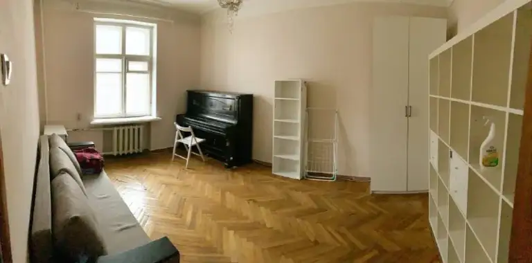 2-К квартира🏙️
М. Дмитровская9️⃣

Сдаю просторную 2-х комнатную квартиру с эркером и потолками 3м в самом красивом доме на районе :)

В квартире:
- Кухня и мебель ikеа
- Куча хранения
- Классная духовка
- Кладовка для всяких штук
- Матрас аскона (купим вам основание, если понадобится)
- Большая ванна, подходящая для высоких людей
- Рабочее пианино
- Стиральная машина с функцией сушки
- Большой классный рабочий стол

Инфраструктура:
- До метро и мцд 7-10 мин
- Остановка трамвая и автобусов прямо у дома
- В доме пвз, кофейня и салон красоты
- Через дорогу - тц парк 11
- 15 Минут пешком до дизайн-завода флакон

💳Условия:

- 70.000₽/Месяц
- Залог 70.000₽ (можем разбить)
- Оплата воды и электричества по счетчикам

- Можно с детьми, животными, и прочими, рассмотрю любой состав :)

Пишите 💚

💌Telegram: @espresso661 - фотография - 3