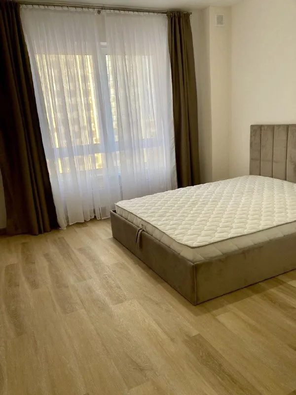 1-Комн квартира, 42 м²
М дегунино

• 15 Мин пешком
• 17 Этаж из 33
• Ш алтуфьевское 55 к4, на карте

73 000 ₽/Мес, без комиссии
Большой гайд по аренде

Интернет • мебель • холодильник • посудомойка • стиральная машина • кондиционер • лифт • с животными • с детьми • телевизор • мусоропровод • консьерж

Собственник. Сдаётся новая квартира в жк «алтуфьевское, 53»! Закрытый двор, свежий ремонт, никто не жил. Полная мебель и техника: кондиционер, посудомоечная и стиральная машины, духовка, микроволновка, холодильник, чайник. Удобная мебель: кровать с подъёмным механизмом, диван, шкафы, стенка. Без животных. Заселение с 5 января. Залог можно разбить на две части

Татьяна, написать
Уровень доверия средний 🆗
Выложить квартиру бесплатно - фотография - 5