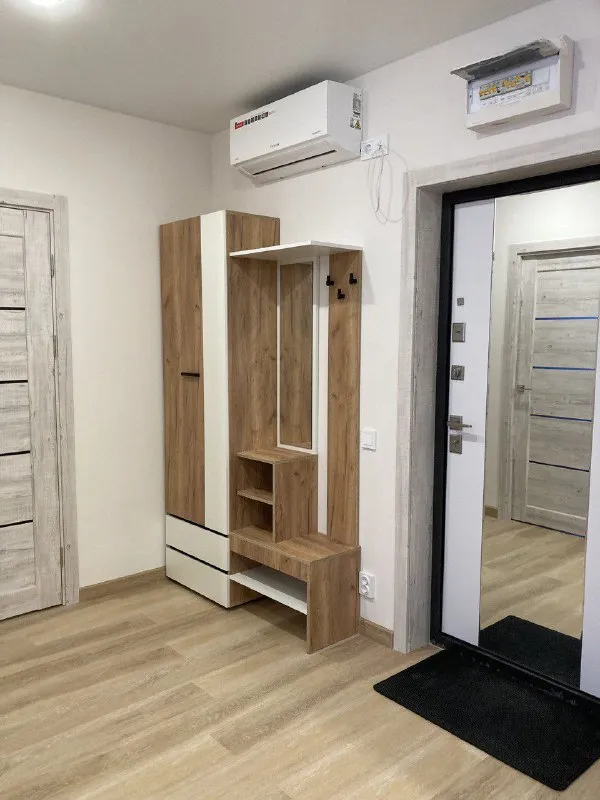 1-Комн квартира, 42 м²
М дегунино

• 15 Мин пешком
• 17 Этаж из 33
• Ш алтуфьевское 55 к4, на карте

73 000 ₽/Мес, без комиссии
Большой гайд по аренде

Интернет • мебель • холодильник • посудомойка • стиральная машина • кондиционер • лифт • с животными • с детьми • телевизор • мусоропровод • консьерж

Собственник. Сдаётся новая квартира в жк «алтуфьевское, 53»! Закрытый двор, свежий ремонт, никто не жил. Полная мебель и техника: кондиционер, посудомоечная и стиральная машины, духовка, микроволновка, холодильник, чайник. Удобная мебель: кровать с подъёмным механизмом, диван, шкафы, стенка. Без животных. Заселение с 5 января. Залог можно разбить на две части

Татьяна, написать
Уровень доверия средний 🆗
Выложить квартиру бесплатно - фотография - 6