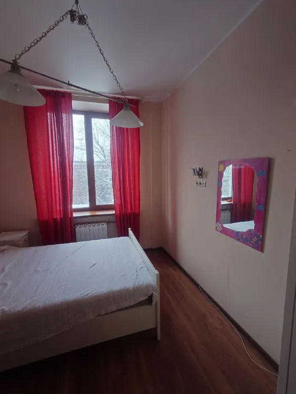 Комната, 12 м²
М шоссе энтузиастов
• 7 Мин на транспорте
• 4-Комнатная квартира
• 4 Этаж из 10
• Ш энтузиастов 70, на карте
23 250 ₽/Мес, без комиссии
Большой гайд по аренде
Холодильник • стиральная машина • интернет • мебель • кондиционер • лифт • посудомойка • с животными • с детьми • телевизор • мусоропровод • консьерж
Район перово
Чистота 3.24 транспорт 4.43
Парки и скверы 4.53
Субаренда. Ищем соседку в сталинку! Высокие потолки, твоя комната с кондиционером и окнами во двор. Вся техника есть. Два санузла (в одном тёплый пол), большая кухня. Рядом куча пунктов выдачи и магазинов. 23250/мес + депозит + комуслуги (~2-3к). Без комиссий. Заезд быстрый
Nkt, написать
Уровень доверия средний 🆗
Выложить квартиру бесплатно - фотография - 2