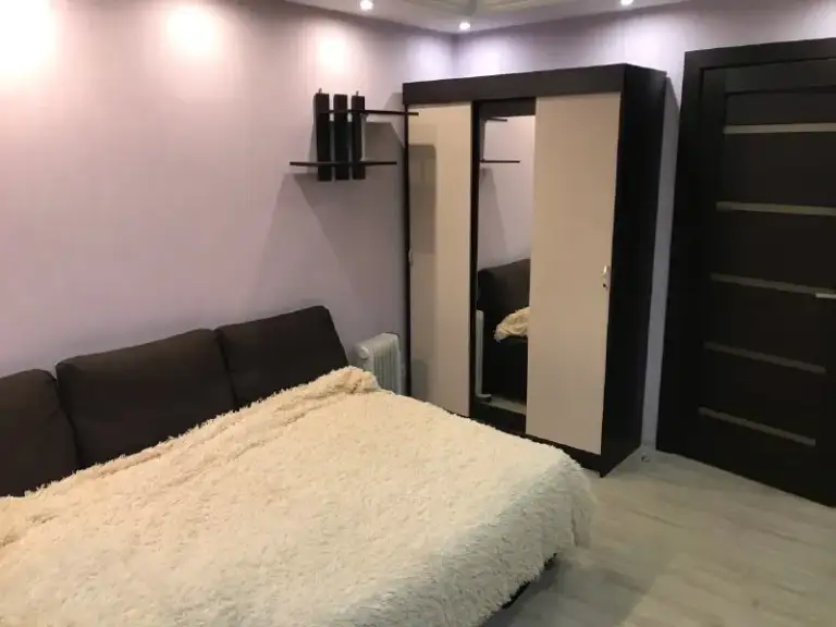 Комната, 17 м²
М бабушкинская

• 15 Мин пешком
• 2-Комнатная квартира
• 15 Этаж из 16
• Ул сухонская 9, на карте

37 500 ₽/Мес, без комиссии
Большой гайд по аренде

Холодильник • стиральная машина • интернет • мебель • посудомойка • кондиционер • с животными • телевизор • лифт • мусоропровод • с детьми • консьерж

Район северное медведково
Чистота 4.57 транспорт 4.60
Парки и скверы 4.93

Собственник. Ищу соседа/соседку в отдельную комнату с балконом, есть вся необходимая мебель и техника. Wi fi, smart тв. Удобное транспортное сообщение (метро, автобусы, трамвай), без пробок. Супермаркеты в 3 мин. От дома (перекресток, магнит, пятерочка) рядом большой обустроенный парк. Договор с собственником. © предоплату до просмотра просят только мошенники!

Alexey z, написать
Уровень доверия низкий ⚠️
Выложить квартиру бесплатно - фотография - 2