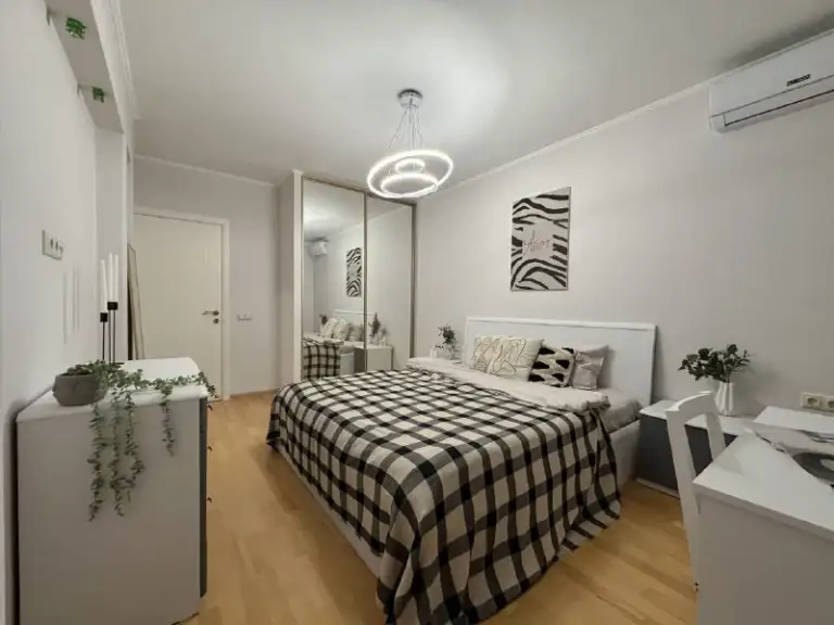 Комната, 14.6 м²
М текстильщики

• 19 Мин пешком
• 4-Комнатная квартира
• 5 Этаж из 23
• Ул васильцовский стан 11, на карте

37 000 ₽/Мес, без комиссии
Большой гайд по аренде

Холодильник • стиральная машина • интернет • мебель • лифт • кондиционер • посудомойка • с животными • с детьми • телевизор • мусоропровод • консьерж

Рязанский район
Чистота 3.64 транспорт 4.01
Парки и скверы 4.50

Агент. Отдельная комната в просторной, обустроенной квартире. Удобное местоположение, развитая инфраструктура по вечерам можно брать какао и отправляться на прогулку по бульвару в 7 минутах пешком. В стоимость включено: безлимитный wi-fi, еженедельная уборка общественных зон, вся необходимая техника, йога, английский и мероприятия внутри коливинга.

Elena, написать
Уровень доверия средний 🆗
Выложить квартиру бесплатно - фотография - 1