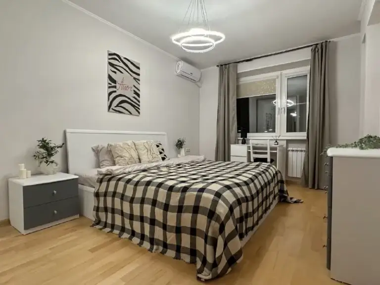Комната, 14.6 м²
М текстильщики

• 19 Мин пешком
• 4-Комнатная квартира
• 5 Этаж из 23
• Ул васильцовский стан 11, на карте

37 000 ₽/Мес, без комиссии
Большой гайд по аренде

Холодильник • стиральная машина • интернет • мебель • лифт • кондиционер • посудомойка • с животными • с детьми • телевизор • мусоропровод • консьерж

Рязанский район
Чистота 3.64 транспорт 4.01
Парки и скверы 4.50

Агент. Отдельная комната в просторной, обустроенной квартире. Удобное местоположение, развитая инфраструктура по вечерам можно брать какао и отправляться на прогулку по бульвару в 7 минутах пешком. В стоимость включено: безлимитный wi-fi, еженедельная уборка общественных зон, вся необходимая техника, йога, английский и мероприятия внутри коливинга.

Elena, написать
Уровень доверия средний 🆗
Выложить квартиру бесплатно - фотография - 2