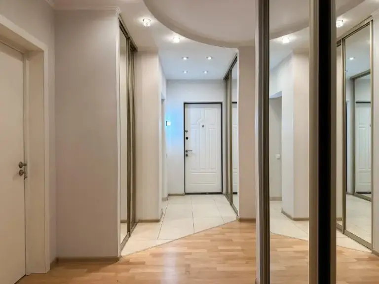 Комната, 14.6 м²
М текстильщики

• 19 Мин пешком
• 4-Комнатная квартира
• 5 Этаж из 23
• Ул васильцовский стан 11, на карте

37 000 ₽/Мес, без комиссии
Большой гайд по аренде

Холодильник • стиральная машина • интернет • мебель • лифт • кондиционер • посудомойка • с животными • с детьми • телевизор • мусоропровод • консьерж

Рязанский район
Чистота 3.64 транспорт 4.01
Парки и скверы 4.50

Агент. Отдельная комната в просторной, обустроенной квартире. Удобное местоположение, развитая инфраструктура по вечерам можно брать какао и отправляться на прогулку по бульвару в 7 минутах пешком. В стоимость включено: безлимитный wi-fi, еженедельная уборка общественных зон, вся необходимая техника, йога, английский и мероприятия внутри коливинга.

Elena, написать
Уровень доверия средний 🆗
Выложить квартиру бесплатно - фотография - 9