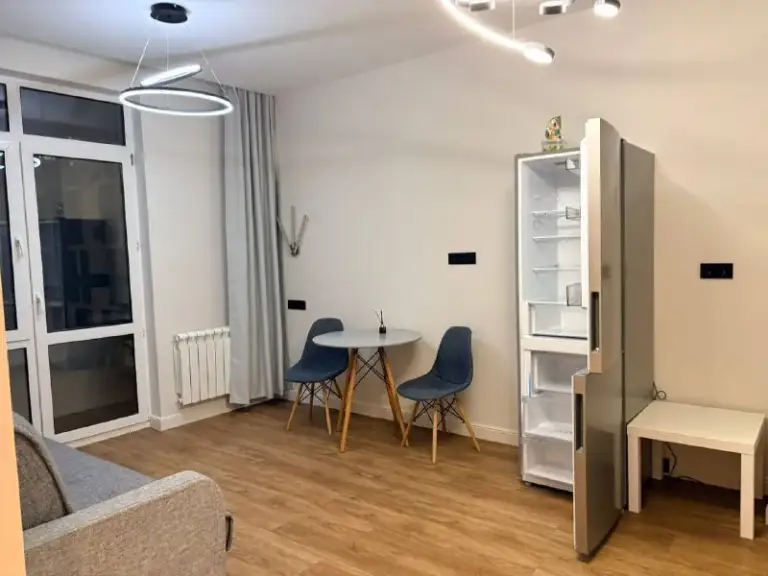 М. Прокшино
Евродвушка

▫️ Лобановский лес, 13

Светлая, уютная квартира.
📍 М. Прокшино, 10–15 минут пешком

🔑 Площадь: 39 м² 🌞 просторная лоджия: отличное место для отдыха, спорта или рабочего уголка.

🛋 В квартире:
• Двуспальная кровать
• Кухонный гарнитур от haier
• Кондиционер
• Стиральная машина
• Духовка
• Индукционная плита
• Холодильник
• Диван

Квартира полностью готова к заселению, осталось только привезти любимую кружку и заселиться 🫶🏼

Без животных

Цена: 65.000₽ / месяц + коммунальные платежи + интернет. 📌 при заселении: 1 месяц аренды + депозит (в размере 1 месяца аренды)

Контакты @elenarmnv

➡️Предоплату/бронь/заморозку денег/автооплату до просмотра квартиры не вносить! Если по этому объявлению спрашивают какую либо оплату сообщите по контактам в описании канала. - фотография - 10