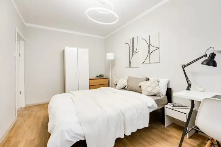 Комната, 13.4 м²
М фонвизинская

• 12 Мин пешком
• 6-Комнатная квартира
• 3 Этаж из 17
• Ул большая марфинская 1 к4, на карте

44 000 ₽/Мес, без комиссии
Большой гайд по аренде

Холодильник • стиральная машина • интернет • мебель • лифт • посудомойка • кондиционер • с животными • с детьми • телевизор • мусоропровод • консьерж

Район марфино
Чистота 4.46 транспорт 4.11
Парки и скверы 4.56

Агент. В доме есть wb, салон красоты и мед. Клиника. В нескольких минутах ходьбы продуктовые магазины, кофейня, аптеки и ателье. Рядом расположен театр и музей криптографии, а также термальный комплекс. В стоимость включено: безлимитный wi-fi, еженедельная уборка общественных зон, вся необходимая техника, йога, английский и мероприятия внутри коливинга.

Elena, написать
Уровень доверия средний 🆗
Выложить квартиру бесплатно - фотография - 3