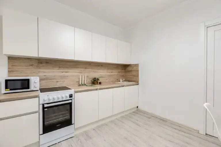 Комната, 13.4 м²
М фонвизинская

• 12 Мин пешком
• 6-Комнатная квартира
• 3 Этаж из 17
• Ул большая марфинская 1 к4, на карте

44 000 ₽/Мес, без комиссии
Большой гайд по аренде

Холодильник • стиральная машина • интернет • мебель • лифт • посудомойка • кондиционер • с животными • с детьми • телевизор • мусоропровод • консьерж

Район марфино
Чистота 4.46 транспорт 4.11
Парки и скверы 4.56

Агент. В доме есть wb, салон красоты и мед. Клиника. В нескольких минутах ходьбы продуктовые магазины, кофейня, аптеки и ателье. Рядом расположен театр и музей криптографии, а также термальный комплекс. В стоимость включено: безлимитный wi-fi, еженедельная уборка общественных зон, вся необходимая техника, йога, английский и мероприятия внутри коливинга.

Elena, написать
Уровень доверия средний 🆗
Выложить квартиру бесплатно - фотография - 4