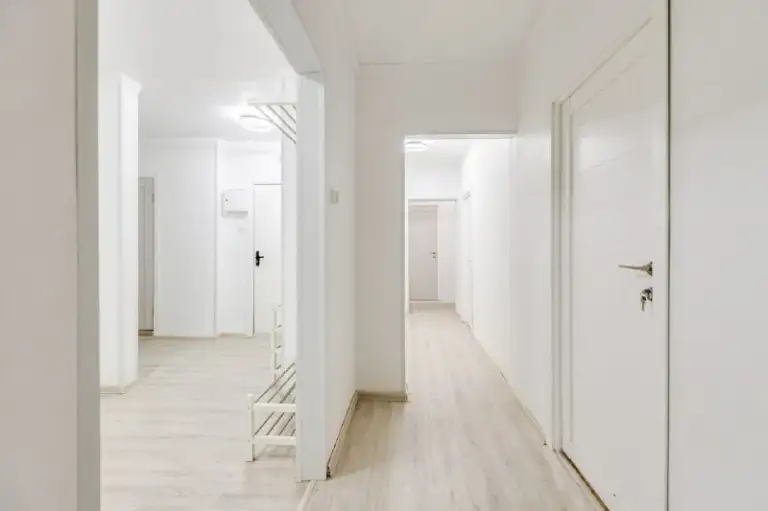 Комната, 13.4 м²
М фонвизинская

• 12 Мин пешком
• 6-Комнатная квартира
• 3 Этаж из 17
• Ул большая марфинская 1 к4, на карте

44 000 ₽/Мес, без комиссии
Большой гайд по аренде

Холодильник • стиральная машина • интернет • мебель • лифт • посудомойка • кондиционер • с животными • с детьми • телевизор • мусоропровод • консьерж

Район марфино
Чистота 4.46 транспорт 4.11
Парки и скверы 4.56

Агент. В доме есть wb, салон красоты и мед. Клиника. В нескольких минутах ходьбы продуктовые магазины, кофейня, аптеки и ателье. Рядом расположен театр и музей криптографии, а также термальный комплекс. В стоимость включено: безлимитный wi-fi, еженедельная уборка общественных зон, вся необходимая техника, йога, английский и мероприятия внутри коливинга.

Elena, написать
Уровень доверия средний 🆗
Выложить квартиру бесплатно - фотография - 9