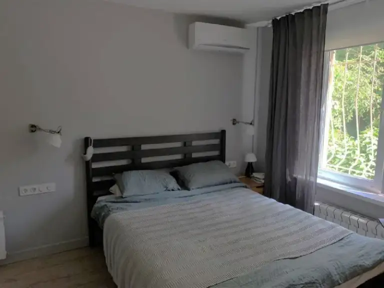 2-Комн квартира, 54 м²
М таганская
• 10 Мин пешком
• 1 Этаж из 9
• Пер большой рогожский 15, на карте
110 000 ₽/Мес, без комиссии
Большой гайд по аренде
Холодильник • стиральная машина • интернет • мебель • посудомойка • кондиционер • с детьми • мусоропровод • телевизор • лифт • с животными • консьерж
Таганский район
Чистота 4.38 транспорт 4.61
Парки и скверы 3.31
Собственник. Свободна с 17 декабря до июня 2026, возможно с продлением. Тв, посудомойка, вытяжка, микроволновка, духовка, кофемейкер, стир. Машина, посуда; в спальне встроенные шкафы, большая двуспальная кровать с ортопед. Матрасом, утепленная лоджия). Рядом: центр artplay, рогожский рынок, супермаркеты (азбука, вкусвиллы, пятерочка и др), библиотеки, спортзалы © предоплату до просмотра просят только мошенники!
Alex, написать
Уровень доверия низкий ⚠️
Выложить квартиру бесплатно - фотография - 1