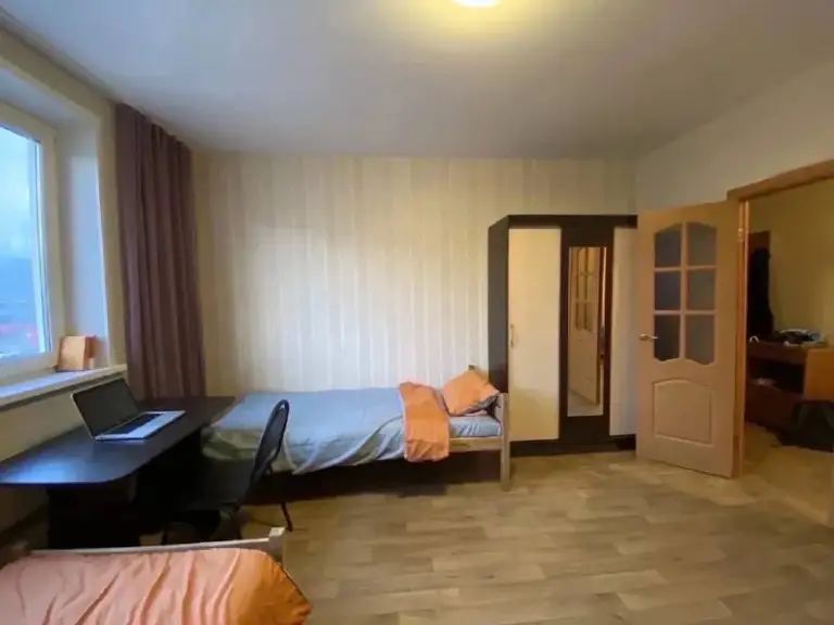 Ищем соседа🔎
М. Нижегородская1️⃣

Ищем жителя (парня) на койко-место в квартиру у мцд-2 калитники - метро нижегородская.

📍Адрес: нижегородская 70к1.

В квартире сделан качественный ремонт, куплена новая мебель. Кухня оборудована, есть духовка и стиральная машинка

Пешая доступность от метро: 5 минут от мцд-2 калитники (2 станции до курской), 15 минут от метро нижегородская и мцк.

В нашей квартире живут приятные увлечённые люди с интересными профессиями или хобби.

💳Стоимость: 13.500₽ (включая к/у). Никакой комиссии нет.

На длительный срок.

Мы любим здоровый образ жизни, поэтому в квартире запрещено пить и курить!

💌Писать в лс: @alina_malina14

➡️Предоплату/бронь/заморозку денег/автооплату до просмотра квартиры не вносить! Если по этому объявлению спрашивают какую либо оплату сообщите по контактам в описании канала. - фотография - 2
