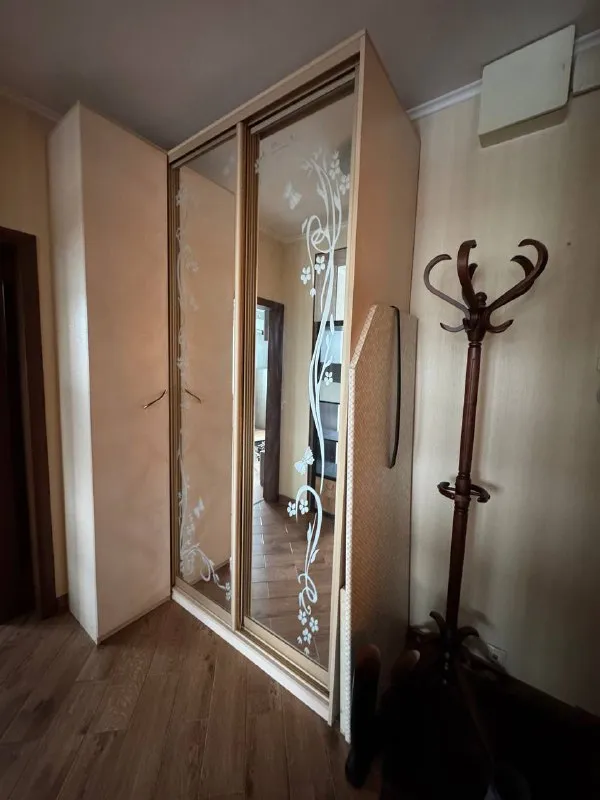 Комната, 10 м²
М бабушкинская

• 3 Мин пешком
• 2-Комнатная квартира
• 5 Этаж из 5
• Ул енисейская 15, на карте

27 500 ₽/Мес, без комиссии
Большой гайд по аренде

Холодильник • стиральная машина • мебель • посудомойка • кондиционер • интернет • с животными • с детьми • телевизор • мусоропровод • лифт • консьерж

Бабушкинский район
Чистота 4.39 транспорт 4.55
Парки и скверы 4.54

Собственник. Дата заселения: 4 февраля. Просмотр комнаты с 17го января. Долгий срок, заключается договор рядом тц европолис, больницы и супермаркеты. В квартире проживаю я, евгения 22 года, учусь работаю, ценю чистоту и личное пространство. Ищу чистоплотную девушку до 26 лет, работающую вне дома. © предоплату до просмотра просят только мошенники!

Evgeniia, написать
Уровень доверия низкий ⚠️
Выложить квартиру бесплатно - фотография - 7