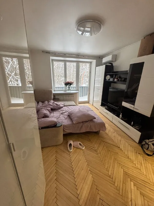 Комната, 45 м²
М щукинская
• 10 Мин пешком
• 2-Комнатная квартира
• 4 Этаж из 9
• Ш волоколамское 49, на карте
37 500 ₽/Мес, без комиссии
Большой гайд по аренде
Холодильник • стиральная машина • интернет • мебель • кондиционер • посудомойка • телевизор • лифт • мусоропровод • с животными • с детьми • консьерж
Район покровское-стрешнево
Чистота 4.06 транспорт 4.77
Парки и скверы 4.23
Субаренда. Ищу соседку вместо меня, вторая девочка 24 года. Сама хозяйка очень адекватная, вообще не беспокоит. Рядом с домом все есть, зал также оплата 37500 за комнату + 37500 залог (не разбивается) арендная плата вообще 15 числа. Заселяться уже можно. К/у до 3к © предоплату до просмотра просят только мошенники!
Алина, написать
Уровень доверия низкий ⚠️
Выложить квартиру бесплатно - фотография - 1