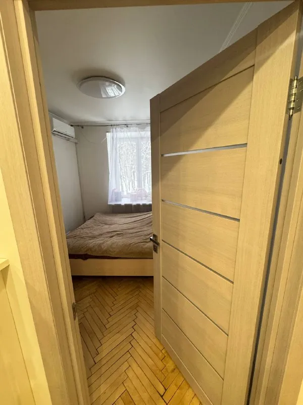 Комната, 45 м²
М щукинская
• 10 Мин пешком
• 2-Комнатная квартира
• 4 Этаж из 9
• Ш волоколамское 49, на карте
37 500 ₽/Мес, без комиссии
Большой гайд по аренде
Холодильник • стиральная машина • интернет • мебель • кондиционер • посудомойка • телевизор • лифт • мусоропровод • с животными • с детьми • консьерж
Район покровское-стрешнево
Чистота 4.06 транспорт 4.77
Парки и скверы 4.23
Субаренда. Ищу соседку вместо меня, вторая девочка 24 года. Сама хозяйка очень адекватная, вообще не беспокоит. Рядом с домом все есть, зал также оплата 37500 за комнату + 37500 залог (не разбивается) арендная плата вообще 15 числа. Заселяться уже можно. К/у до 3к © предоплату до просмотра просят только мошенники!
Алина, написать
Уровень доверия низкий ⚠️
Выложить квартиру бесплатно - фотография - 6