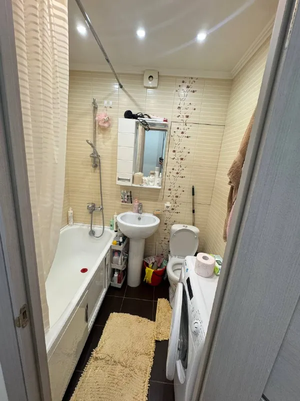 Комната, 45 м²
М щукинская
• 10 Мин пешком
• 2-Комнатная квартира
• 4 Этаж из 9
• Ш волоколамское 49, на карте
37 500 ₽/Мес, без комиссии
Большой гайд по аренде
Холодильник • стиральная машина • интернет • мебель • кондиционер • посудомойка • телевизор • лифт • мусоропровод • с животными • с детьми • консьерж
Район покровское-стрешнево
Чистота 4.06 транспорт 4.77
Парки и скверы 4.23
Субаренда. Ищу соседку вместо меня, вторая девочка 24 года. Сама хозяйка очень адекватная, вообще не беспокоит. Рядом с домом все есть, зал также оплата 37500 за комнату + 37500 залог (не разбивается) арендная плата вообще 15 числа. Заселяться уже можно. К/у до 3к © предоплату до просмотра просят только мошенники!
Алина, написать
Уровень доверия низкий ⚠️
Выложить квартиру бесплатно - фотография - 9
