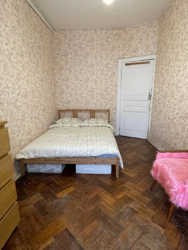 Комната, 14 м²
М менделеевская
• 10 Мин пешком
• 3-Комнатная квартира
• 4 Этаж из 4
• Ул новослободская 52 стр2, на карте
23 000 ₽/Мес, без комиссии
Большой гайд по аренде
Холодильник • стиральная машина • мебель • интернет • посудомойка • кондиционер • с животными • с детьми • телевизор • мусоропровод • лифт • консьерж
Тверской район
Чистота 4.59 транспорт 4.82
Парки и скверы 3.85
Субаренда. Комната для девушки, свободна с 18 января. Стоимость коммунальных услуг 1100 в месяц, залог 18340. Соседки - 2 девушки, в квартире живет котенок. Комнаты изолированные. В комнате есть кровать с матрасом, остальная мебель останется по договоренности. Арендодатель адекватный, по каким-либо изменениям в комнате потенциально можно будет договориться. © предоплату до просмотра просят только мошенники!
Alina, написать
Уровень доверия низкий ⚠️
Выложить квартиру бесплатно - фотография - 2