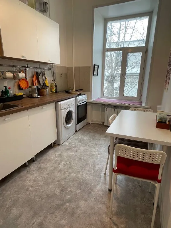 Комната, 14 м²
М менделеевская
• 10 Мин пешком
• 3-Комнатная квартира
• 4 Этаж из 4
• Ул новослободская 52 стр2, на карте
23 000 ₽/Мес, без комиссии
Большой гайд по аренде
Холодильник • стиральная машина • мебель • интернет • посудомойка • кондиционер • с животными • с детьми • телевизор • мусоропровод • лифт • консьерж
Тверской район
Чистота 4.59 транспорт 4.82
Парки и скверы 3.85
Субаренда. Комната для девушки, свободна с 18 января. Стоимость коммунальных услуг 1100 в месяц, залог 18340. Соседки - 2 девушки, в квартире живет котенок. Комнаты изолированные. В комнате есть кровать с матрасом, остальная мебель останется по договоренности. Арендодатель адекватный, по каким-либо изменениям в комнате потенциально можно будет договориться. © предоплату до просмотра просят только мошенники!
Alina, написать
Уровень доверия низкий ⚠️
Выложить квартиру бесплатно - фотография - 3
