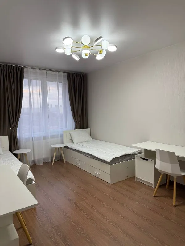 Комната, 20 м²
М алтуфьево

• 15 Мин пешком
• 3-Комнатная квартира
• 13 Этаж из 20
• Ул илимская 1, на карте

21 000 ₽/Мес, без комиссии
Большой гайд по аренде

Холодильник • стиральная машина • мебель • посудомойка • интернет • лифт • кондиционер • с животными • с детьми • телевизор • мусоропровод • консьерж

Район лианозово
Чистота 3.64 транспорт 4.20
Парки и скверы 4.60

Субаренда. Ищем соседку в комнату на двоих человек в коливинге. Стоимость указана за место в коммнате. В стоимость включены еженедельный клининг, мастер, онлайн-поддержка по бытовым воаросам. Бесплатный интернет. Свежий современный ремонт, новая мебель и техника. © предоплату до просмотра просят только мошенники!

Алла к, написать
Уровень доверия низкий ⚠️
Выложить квартиру бесплатно - фотография - 1