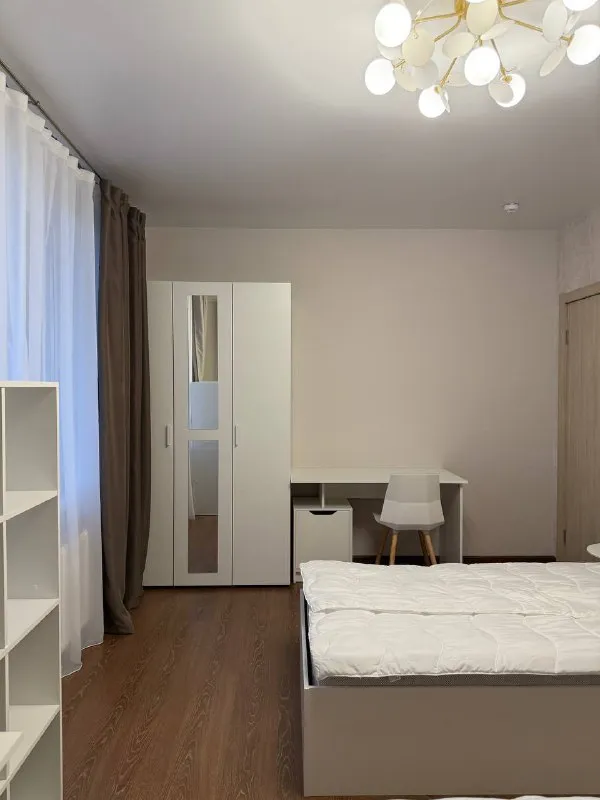 Комната, 20 м²
М алтуфьево

• 15 Мин пешком
• 3-Комнатная квартира
• 13 Этаж из 20
• Ул илимская 1, на карте

21 000 ₽/Мес, без комиссии
Большой гайд по аренде

Холодильник • стиральная машина • мебель • посудомойка • интернет • лифт • кондиционер • с животными • с детьми • телевизор • мусоропровод • консьерж

Район лианозово
Чистота 3.64 транспорт 4.20
Парки и скверы 4.60

Субаренда. Ищем соседку в комнату на двоих человек в коливинге. Стоимость указана за место в коммнате. В стоимость включены еженедельный клининг, мастер, онлайн-поддержка по бытовым воаросам. Бесплатный интернет. Свежий современный ремонт, новая мебель и техника. © предоплату до просмотра просят только мошенники!

Алла к, написать
Уровень доверия низкий ⚠️
Выложить квартиру бесплатно - фотография - 2