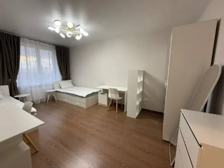 Комната, 20 м²
М алтуфьево

• 15 Мин пешком
• 3-Комнатная квартира
• 13 Этаж из 20
• Ул илимская 1, на карте

21 000 ₽/Мес, без комиссии
Большой гайд по аренде

Холодильник • стиральная машина • мебель • посудомойка • интернет • лифт • кондиционер • с животными • с детьми • телевизор • мусоропровод • консьерж

Район лианозово
Чистота 3.64 транспорт 4.20
Парки и скверы 4.60

Субаренда. Ищем соседку в комнату на двоих человек в коливинге. Стоимость указана за место в коммнате. В стоимость включены еженедельный клининг, мастер, онлайн-поддержка по бытовым воаросам. Бесплатный интернет. Свежий современный ремонт, новая мебель и техника. © предоплату до просмотра просят только мошенники!

Алла к, написать
Уровень доверия низкий ⚠️
Выложить квартиру бесплатно - фотография - 3