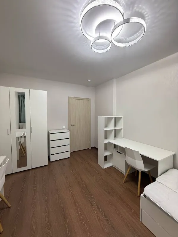 Комната, 20 м²
М алтуфьево

• 15 Мин пешком
• 3-Комнатная квартира
• 13 Этаж из 20
• Ул илимская 1, на карте

21 000 ₽/Мес, без комиссии
Большой гайд по аренде

Холодильник • стиральная машина • мебель • посудомойка • интернет • лифт • кондиционер • с животными • с детьми • телевизор • мусоропровод • консьерж

Район лианозово
Чистота 3.64 транспорт 4.20
Парки и скверы 4.60

Субаренда. Ищем соседку в комнату на двоих человек в коливинге. Стоимость указана за место в коммнате. В стоимость включены еженедельный клининг, мастер, онлайн-поддержка по бытовым воаросам. Бесплатный интернет. Свежий современный ремонт, новая мебель и техника. © предоплату до просмотра просят только мошенники!

Алла к, написать
Уровень доверия низкий ⚠️
Выложить квартиру бесплатно - фотография - 4