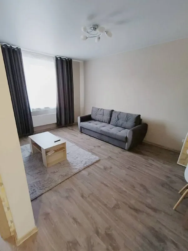1-Комн квартира, 42.7 м²
М царицыно
• 20 Мин на транспорте
• 14 Этаж из 17
• Видное, б-р зеленые аллеи 3, на карте
43 000 ₽/Мес, без комиссии
Большой гайд по аренде
Интернет • мебель • холодильник • стиральная машина • телевизор • лифт • консьерж • посудомойка • кондиционер • с животными • с детьми • мусоропровод
Собственник. Квартира свободна на срок от 11 месяцев. Залог - 50000 р. Оплата коммунальных услуг арендатором ~2000р. Квартира с мебелью, посудой, гардеробной. Балкон не утеплен. Тихие соседи, камеры в подъезде. Дом монолит-кирпич, рядом пруд. Инфраструктура полностью отлажена, 15 мин до трц вегас, рядом м. Кантимировская, домодедовская, варшавская © предоплату до просмотра просят только мошенники!
Syrebrist, написать
Уровень доверия низкий ⚠️
Выложить квартиру бесплатно - фотография - 2