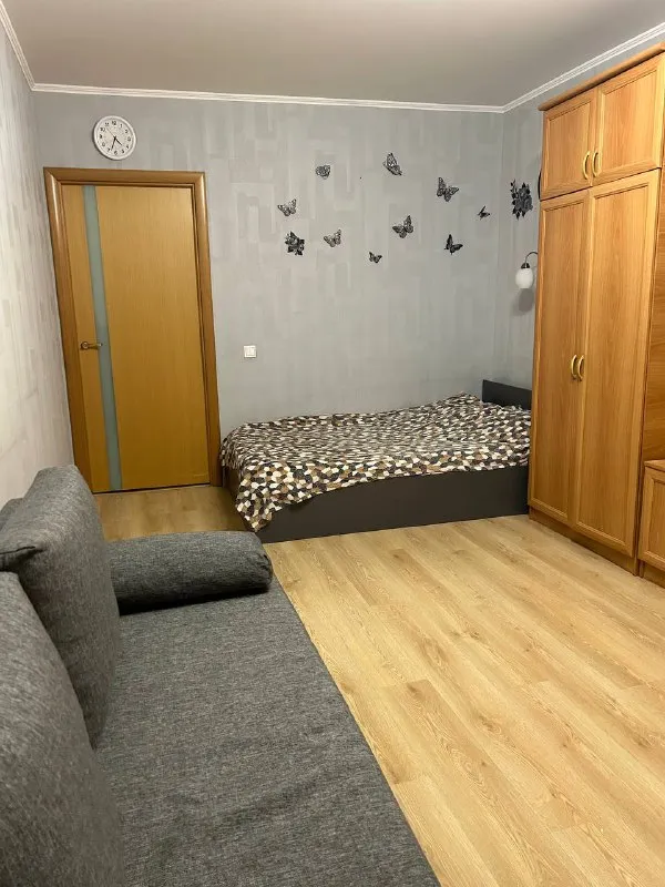 1-Комн квартира, 38 м²
М римская
• 7 Мин пешком
• 8 Этаж из 25
• Ул новорогожская 20, на карте
60 000 ₽/Мес, без комиссии
Большой гайд по аренде
Интернет • кондиционер • телевизор • мусоропровод • мебель • холодильник • стиральная машина • лифт • консьерж • с детьми • посудомойка • с животными
Таганский район
Чистота 4.38 транспорт 4.61
Парки и скверы 3.31
Собственник. Я прошлый арендатор. Переезжаю из-за работы и помогаю найти жильцов вместо себя. Рядом магазины, зал, школа, wb/ озон, кофейни, теннисный корт, бассейн и стадион для бега. Тихие соседи на этаже. И сквер. До центра транспортом 15 минут. Пишите мне в лс, отвечу на все вопросы, заехать можно будет после 17 января. © предоплату до просмотра просят только мошенники!
Алина, написать
Уровень доверия низкий ⚠️
Выложить квартиру бесплатно - фотография - 1