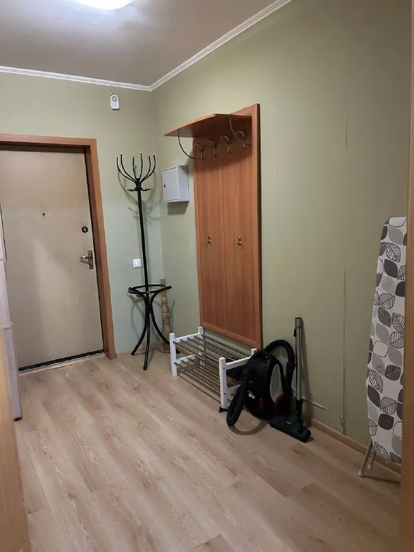 1-Комн квартира, 38 м²
М римская
• 7 Мин пешком
• 8 Этаж из 25
• Ул новорогожская 20, на карте
60 000 ₽/Мес, без комиссии
Большой гайд по аренде
Интернет • кондиционер • телевизор • мусоропровод • мебель • холодильник • стиральная машина • лифт • консьерж • с детьми • посудомойка • с животными
Таганский район
Чистота 4.38 транспорт 4.61
Парки и скверы 3.31
Собственник. Я прошлый арендатор. Переезжаю из-за работы и помогаю найти жильцов вместо себя. Рядом магазины, зал, школа, wb/ озон, кофейни, теннисный корт, бассейн и стадион для бега. Тихие соседи на этаже. И сквер. До центра транспортом 15 минут. Пишите мне в лс, отвечу на все вопросы, заехать можно будет после 17 января. © предоплату до просмотра просят только мошенники!
Алина, написать
Уровень доверия низкий ⚠️
Выложить квартиру бесплатно - фотография - 4