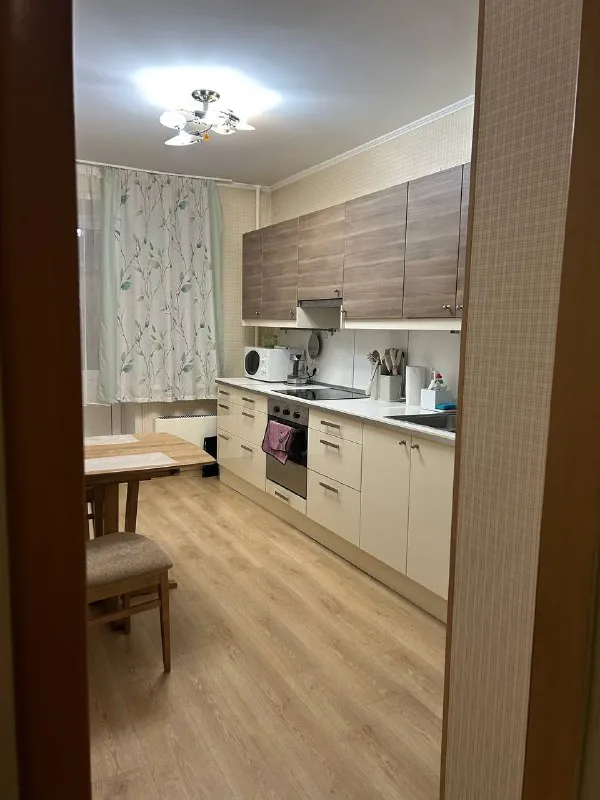 1-Комн квартира, 38 м²
М римская
• 7 Мин пешком
• 8 Этаж из 25
• Ул новорогожская 20, на карте
60 000 ₽/Мес, без комиссии
Большой гайд по аренде
Интернет • кондиционер • телевизор • мусоропровод • мебель • холодильник • стиральная машина • лифт • консьерж • с детьми • посудомойка • с животными
Таганский район
Чистота 4.38 транспорт 4.61
Парки и скверы 3.31
Собственник. Я прошлый арендатор. Переезжаю из-за работы и помогаю найти жильцов вместо себя. Рядом магазины, зал, школа, wb/ озон, кофейни, теннисный корт, бассейн и стадион для бега. Тихие соседи на этаже. И сквер. До центра транспортом 15 минут. Пишите мне в лс, отвечу на все вопросы, заехать можно будет после 17 января. © предоплату до просмотра просят только мошенники!
Алина, написать
Уровень доверия низкий ⚠️
Выложить квартиру бесплатно - фотография - 5
