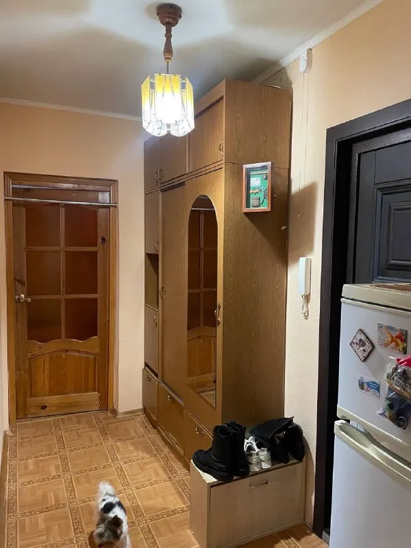 Комната🏙️
М. Улица академика янгеля9️⃣
Сдаётся уютная комната для одной девушки в 2-комнатной квартире.
📍 Метро академика янгеля – 6 минут пешком
✨ О квартире и комнате:
▪️ Просторная (20 м²), светлая комната с балконом
▪️ Много мест для хранения вещей
▪️ Чистая, уютная квартира, в которой приятно жить
👩 О себе :
▪️ Мне 30 лет, я спокойная, адекватная, работающая 5/2
▪️ Живу здесь уже 8.. . Background-image:url('//telegram. Org/img/emoji/40/f09f8fa1.png')">🏡 плюсы проживания:
▪️ Хозяева не беспокоят, живут в другом городе (приезжают раз в год в лучшем случае )
▪️ Тихие, комфортные условия для жизни, все рядом и в пешей доступности
💳Стоимость:
▪️ 30.000₽/Месяц (включая ку, интернет, домофон и прочее)
▪️ Депозит 20.000₽ (возвращается при выезде)
▪️ Оплата до 25 числа каждого месяца
С 15 по 20.01 буду в отъезде и просмотры возможны начиная с 21.01
Если ты ищешь уютный, комфортный дом, а не просто место для сна – пиши, будем знакомиться! 😊
💌Telegram: @ya_styusha - фотография - 4