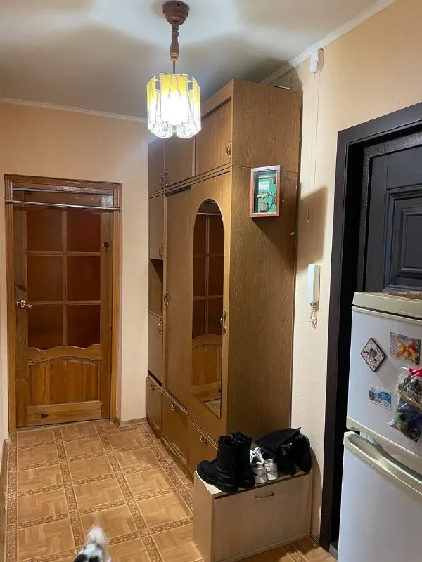 Комната🏙️
М. Улица академика янгеля9️⃣
Сдаётся уютная комната для одной девушки в 2-комнатной квартире.
📍 Метро академика янгеля – 6 минут пешком
✨ О квартире и комнате:
▪️ Просторная (20 м²), светлая комната с балконом
▪️ Много мест для хранения вещей
▪️ Чистая, уютная квартира, в которой приятно жить
👩 О себе :
▪️ Мне 30 лет, я спокойная, адекватная, работающая 5/2
▪️ Живу здесь уже 8.. . Background-image:url('//telegram. Org/img/emoji/40/f09f8fa1.png')">🏡 плюсы проживания:
▪️ Хозяева не беспокоят, живут в другом городе (приезжают раз в год в лучшем случае )
▪️ Тихие, комфортные условия для жизни, все рядом и в пешей доступности
💳Стоимость:
▪️ 30.000₽/Месяц (включая ку, интернет, домофон и прочее)
▪️ Депозит 20.000₽ (возвращается при выезде)
▪️ Оплата до 25 числа каждого месяца
С 15 по 20.01 буду в отъезде и просмотры возможны начиная с 21.01
Если ты ищешь уютный, комфортный дом, а не просто место для сна – пиши, будем знакомиться! 😊
💌Telegram: @ya_styusha - фотография - 8