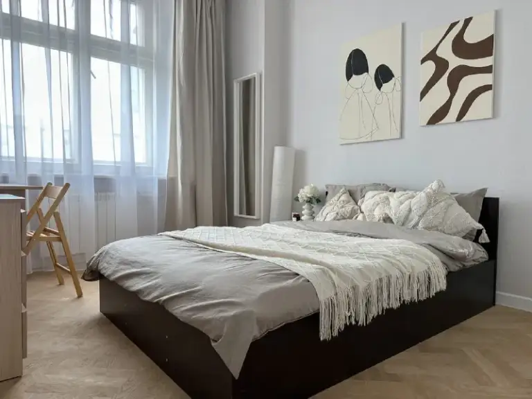 Комната, 11.5 м²
М кутузовская
• 2 Мин пешком
• 7-Комнатная квартира
• 7 Этаж из 10
• Пр-кт кутузовский 35, на карте
50 000 ₽/Мес, без комиссии
Большой гайд по аренде
Холодильник • стиральная машина • интернет • мебель • лифт • посудомойка • кондиционер • с животными • с детьми • телевизор • мусоропровод • консьерж
Район дорогомилово
Чистота 4.30 транспорт 5.00
Парки и скверы 4.09
Агент. Пространство с высокими потолками разделено на место для отдыха и рабочую зону. Общие зоны просторные и светлые, уже оснащены необходимой техникой и посудой, есть два санузла. В стоимость включено: безлимитный wi-fi, еженедельная уборка общественных зон, вся необходимая техника, йога, английский и мероприятия внутри коливинга.
Elena, написать
Уровень доверия средний 🆗
Выложить квартиру бесплатно - фотография - 2