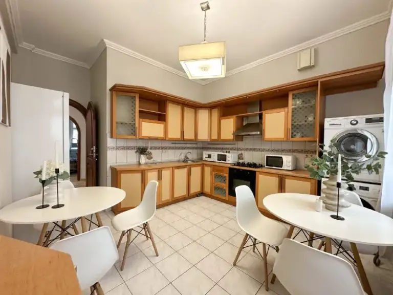 Комната, 11.5 м²
М кутузовская
• 2 Мин пешком
• 7-Комнатная квартира
• 7 Этаж из 10
• Пр-кт кутузовский 35, на карте
50 000 ₽/Мес, без комиссии
Большой гайд по аренде
Холодильник • стиральная машина • интернет • мебель • лифт • посудомойка • кондиционер • с животными • с детьми • телевизор • мусоропровод • консьерж
Район дорогомилово
Чистота 4.30 транспорт 5.00
Парки и скверы 4.09
Агент. Пространство с высокими потолками разделено на место для отдыха и рабочую зону. Общие зоны просторные и светлые, уже оснащены необходимой техникой и посудой, есть два санузла. В стоимость включено: безлимитный wi-fi, еженедельная уборка общественных зон, вся необходимая техника, йога, английский и мероприятия внутри коливинга.
Elena, написать
Уровень доверия средний 🆗
Выложить квартиру бесплатно - фотография - 5
