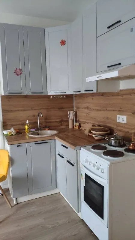 Студия, 20.5 м²
М бутово

• 15 Мин на транспорте
• 2 Этаж из 21
• Видное, ш новое 2, на карте

37 000 ₽/Мес, без комиссии
Большой гайд по аренде

С животными • с детьми • стиральная машина • холодильник • мебель • интернет • лифт • посудомойка • кондиционер • телевизор • мусоропровод • консьерж

Собственник. Уютная студия 20 м², 2 этаж, окна во двор. Кухня, кровать, рабочий стол, душевая кабина, wi-fi и тд. Метро 15 минут на транспорте. До м. Бульвар дмитрия донского, аннино. Очень много кафе, продуктовых, косметика, пункты выдачи, школа, детсад, поликлиника -от 6 месяцев. Собственник условия: 37.000 в месяц, +к. У. (2,5-3к) + залог 37.000 © предоплату до просмотра просят только мошенники!

Aya r, написать
Уровень доверия низкий ⚠️
Выложить квартиру бесплатно - фотография - 2