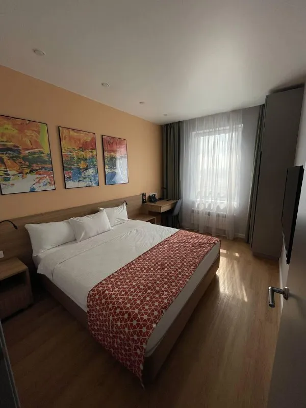 2-Комн квартира, 36.5 м²
М спартак

• 3 Мин пешком
• 12 Этаж из 22
• Ш волоколамское 71/22 к3, на карте

85 000 ₽/Мес, без комиссии
Большой гайд по аренде

Холодильник • стиральная машина • интернет • мебель • посудомойка • кондиционер • телевизор • лифт • консьерж • с животными • с детьми • мусоропровод

Район покровское-стрешнево
Чистота 4.06 транспорт 4.77
Парки и скверы 4.23

Собственник. Свежий ремонт; закрытый двор; парковка за шлагбаумом (есть подземная); набережная р. Москвы 15 минут пешком; развитая инфраструктура рядом; полностью укомплектована для проживания (тв с youtube, техника, посуда, бельё/полотенца, кондиционеры) апарт-отель discovery © предоплату до просмотра просят только мошенники!

Lisa, написать
Уровень доверия низкий ⚠️
Выложить квартиру бесплатно - фотография - 1