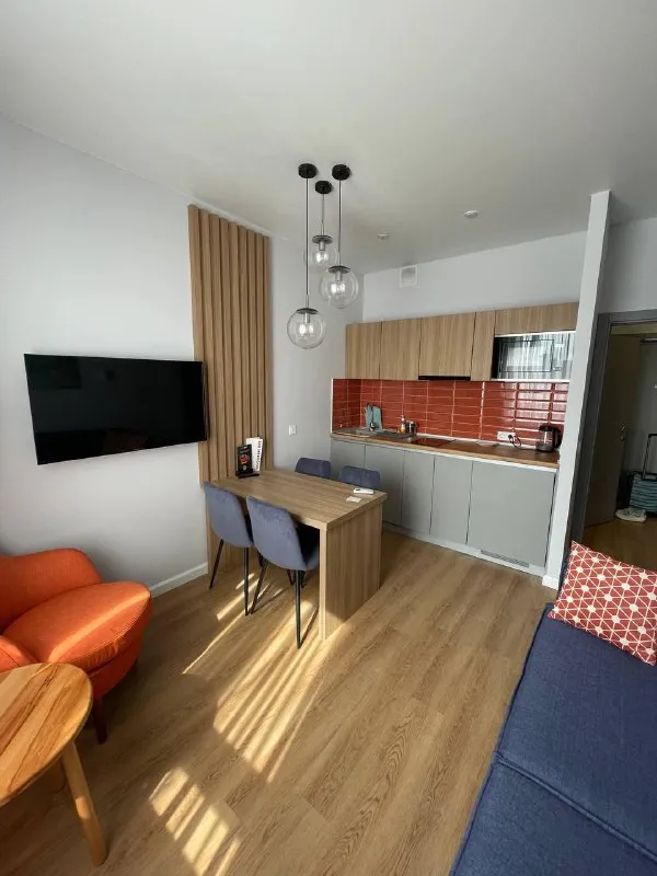2-Комн квартира, 36.5 м²
М спартак

• 3 Мин пешком
• 12 Этаж из 22
• Ш волоколамское 71/22 к3, на карте

85 000 ₽/Мес, без комиссии
Большой гайд по аренде

Холодильник • стиральная машина • интернет • мебель • посудомойка • кондиционер • телевизор • лифт • консьерж • с животными • с детьми • мусоропровод

Район покровское-стрешнево
Чистота 4.06 транспорт 4.77
Парки и скверы 4.23

Собственник. Свежий ремонт; закрытый двор; парковка за шлагбаумом (есть подземная); набережная р. Москвы 15 минут пешком; развитая инфраструктура рядом; полностью укомплектована для проживания (тв с youtube, техника, посуда, бельё/полотенца, кондиционеры) апарт-отель discovery © предоплату до просмотра просят только мошенники!

Lisa, написать
Уровень доверия низкий ⚠️
Выложить квартиру бесплатно - фотография - 2