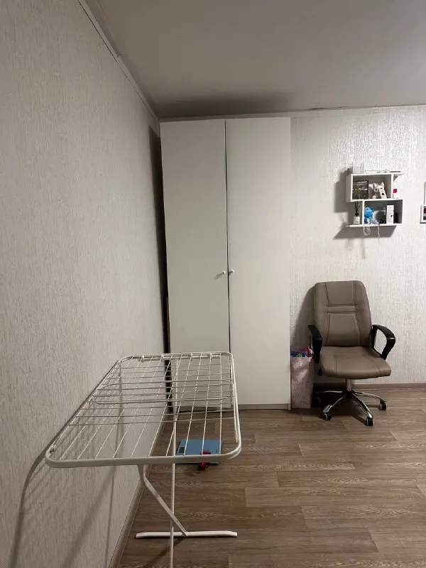 Комната, 18.7 м²
М коломенская

• 10 Мин пешком
• 2-Комнатная квартира
• 3 Этаж из 9
• Наб нагатинская 18, на карте

35 000 ₽/Мес, без комиссии
Большой гайд по аренде

Стиральная машина • интернет • мебель • холодильник • посудомойка • мусоропровод • лифт • с животными • кондиционер • с детьми • телевизор • консьерж

Район нагатино-садовники
Чистота 4.66 транспорт 4.55
Парки и скверы 4.90

Собственник. Предлагаю уютную комнату в светлой двушке, для девушки на длительный срок. Если нужно-в комнату можно поставить компьютерный стол. Окружение: торговый центр в шаговой доступности; фитнесклуб с бассейном рядом; набережная прекрасное место для прогулок. Соседка: молодая девушка, спокойная, аккуратная. Есть кошка (дружелюбная, не мешает). © предоплату до просмотра просят только мошенники!

Имя k, написать
Уровень доверия низкий ⚠️
Выложить квартиру бесплатно - фотография - 2