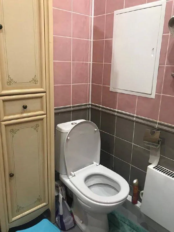 1-К квартира🏙️
М. Бунинская аллея1️⃣
Сдается 1-комнатная квартира в жк "новое бутово".
📍Адрес: пос. Воскресенское, чечерский проезд, 124к2
Чистая и аккуратная квартира, сдается на длительный срок. Есть вся необходимая техника и мебель для проживания. Общая площадь 36 м². 5 этаж.
Заезд возможен с 17 января.
Квартира от собственника.
Без животных.
💳Оплата: 38.000₽/месяц, залог 15.000₽. Оплата жкх включена (без счетчиков), интернет оплачивается отдельно
Находится в пешей доступности от м. Бунинская аллея (10 минут), рядом: парк, тц "бутово молл", школы, сады, поликлиника.
💌Telegram: @elena_selezneva911 - фотография - 8