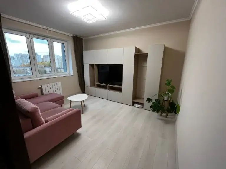 3-Комн квартира, 75 м²
М рабочий поселок
• 15 Мин пешком
• 10 Этаж из 25
• Ул рябиновая 3 к1, на карте
130 000 ₽/Мес, без комиссии
Большой гайд по аренде
Холодильник • стиральная машина • интернет • мебель • посудомойка • кондиционер • с детьми • телевизор • лифт • консьерж • с животными • мусоропровод
Можайский район
Чистота 4.24 транспорт 4.16
Парки и скверы 3.84
Собственник. Собственник! Без комиссии! Очень светлая квартира с дизайнерским ремонтом, в монолитном доме жк кутузов град. Кухня-гостиная спальня с изолированной гардеробной детская душевая с санузлом постирочная с санузлом двор без машин! Залог 130 000. Идеально подходит для ответственной, аккуратной семьи с ребенком или пары, планирующей пополнение :) © предоплату до просмотра просят только мошенники!
Artem a, написать
Уровень доверия низкий ⚠️
Выложить квартиру бесплатно - фотография - 1