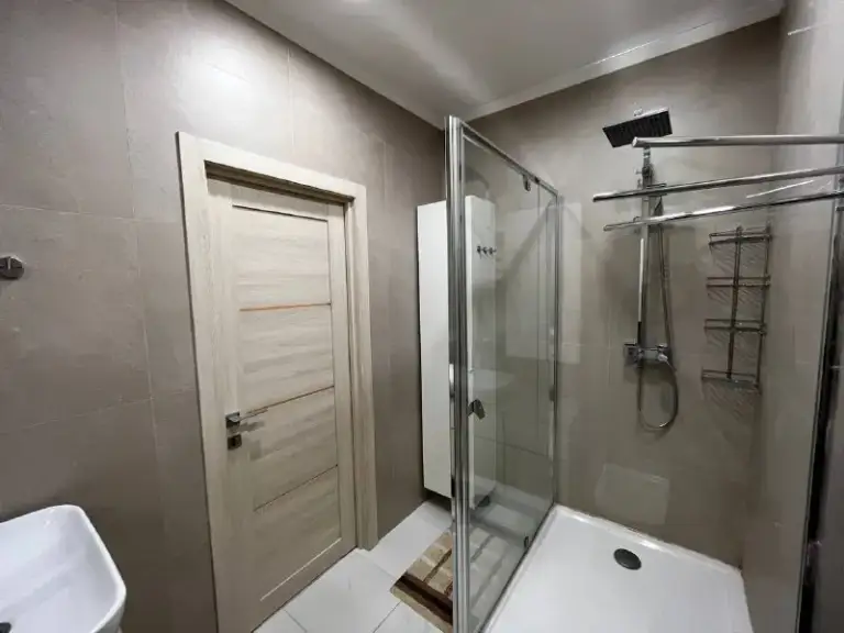 3-Комн квартира, 75 м²
М рабочий поселок
• 15 Мин пешком
• 10 Этаж из 25
• Ул рябиновая 3 к1, на карте
130 000 ₽/Мес, без комиссии
Большой гайд по аренде
Холодильник • стиральная машина • интернет • мебель • посудомойка • кондиционер • с детьми • телевизор • лифт • консьерж • с животными • мусоропровод
Можайский район
Чистота 4.24 транспорт 4.16
Парки и скверы 3.84
Собственник. Собственник! Без комиссии! Очень светлая квартира с дизайнерским ремонтом, в монолитном доме жк кутузов град. Кухня-гостиная спальня с изолированной гардеробной детская душевая с санузлом постирочная с санузлом двор без машин! Залог 130 000. Идеально подходит для ответственной, аккуратной семьи с ребенком или пары, планирующей пополнение :) © предоплату до просмотра просят только мошенники!
Artem a, написать
Уровень доверия низкий ⚠️
Выложить квартиру бесплатно - фотография - 4
