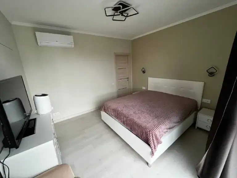 3-Комн квартира, 75 м²
М рабочий поселок
• 15 Мин пешком
• 10 Этаж из 25
• Ул рябиновая 3 к1, на карте
130 000 ₽/Мес, без комиссии
Большой гайд по аренде
Холодильник • стиральная машина • интернет • мебель • посудомойка • кондиционер • с детьми • телевизор • лифт • консьерж • с животными • мусоропровод
Можайский район
Чистота 4.24 транспорт 4.16
Парки и скверы 3.84
Собственник. Собственник! Без комиссии! Очень светлая квартира с дизайнерским ремонтом, в монолитном доме жк кутузов град. Кухня-гостиная спальня с изолированной гардеробной детская душевая с санузлом постирочная с санузлом двор без машин! Залог 130 000. Идеально подходит для ответственной, аккуратной семьи с ребенком или пары, планирующей пополнение :) © предоплату до просмотра просят только мошенники!
Artem a, написать
Уровень доверия низкий ⚠️
Выложить квартиру бесплатно - фотография - 5
