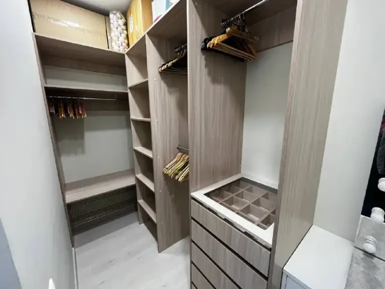 3-Комн квартира, 75 м²
М рабочий поселок
• 15 Мин пешком
• 10 Этаж из 25
• Ул рябиновая 3 к1, на карте
130 000 ₽/Мес, без комиссии
Большой гайд по аренде
Холодильник • стиральная машина • интернет • мебель • посудомойка • кондиционер • с детьми • телевизор • лифт • консьерж • с животными • мусоропровод
Можайский район
Чистота 4.24 транспорт 4.16
Парки и скверы 3.84
Собственник. Собственник! Без комиссии! Очень светлая квартира с дизайнерским ремонтом, в монолитном доме жк кутузов град. Кухня-гостиная спальня с изолированной гардеробной детская душевая с санузлом постирочная с санузлом двор без машин! Залог 130 000. Идеально подходит для ответственной, аккуратной семьи с ребенком или пары, планирующей пополнение :) © предоплату до просмотра просят только мошенники!
Artem a, написать
Уровень доверия низкий ⚠️
Выложить квартиру бесплатно - фотография - 6