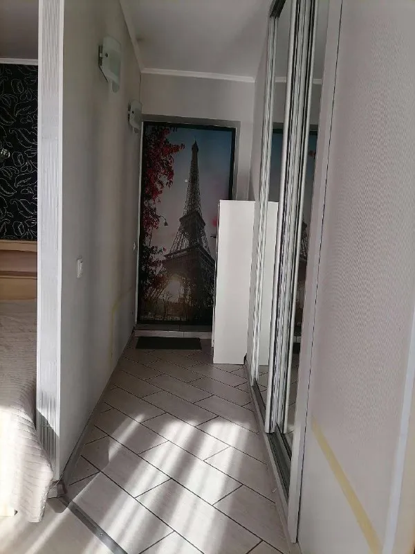 Сдаётся на длительный срок 1- комнатная квартира/студия.30 кв. М. По ул. Нежинская дом 13, в легендарном круглом доме. Лучше этой квартиры в этом районе по такой приятной цене вы не найдете. Квартира для тех кто любит чистоту, комфорт и уют. В квартире имеется вся мебель и техника для вашего комфортного проживания. Развитая инфраструктура района. Рядом с домом расположено все необходимое: продуктовые детский сад аптеки кафе и рестораны спортивный зал, парк анны герман, парк сетунь, проликлиника, рядом ст. Матвеевская, до метро славянский бульвар 5 минут на транспорте, 10 минут пешком. Спокойные соседи. Оперативный показ заселение день в день. 9261631262. 70000+жку, залог 70000
➡️Предоплату/бронь/заморозку денег/автооплату до просмотра квартиры не вносить! Если по этому объявлению спрашивают какую либо оплату сообщите по контактам в описании канала. - фотография - 5